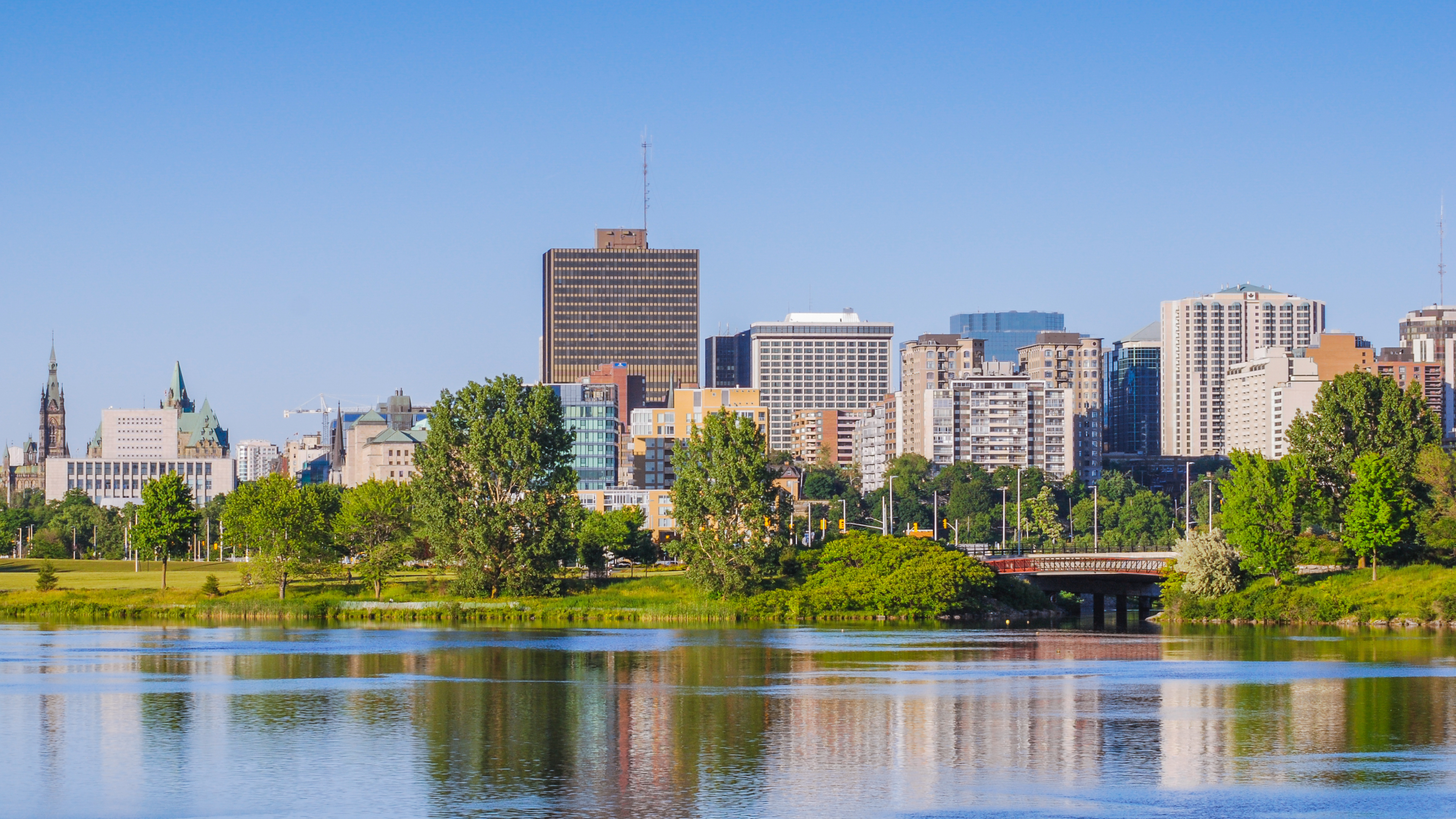 Ottawa River and capitol city skyline along the parkway in the Golbourn real estate district